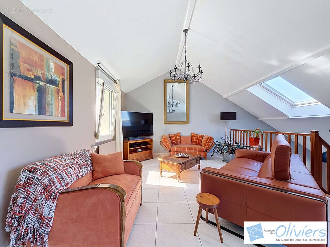 Maison 165 m² à Saint-Remy-Les-Chevreuse  - photo 4