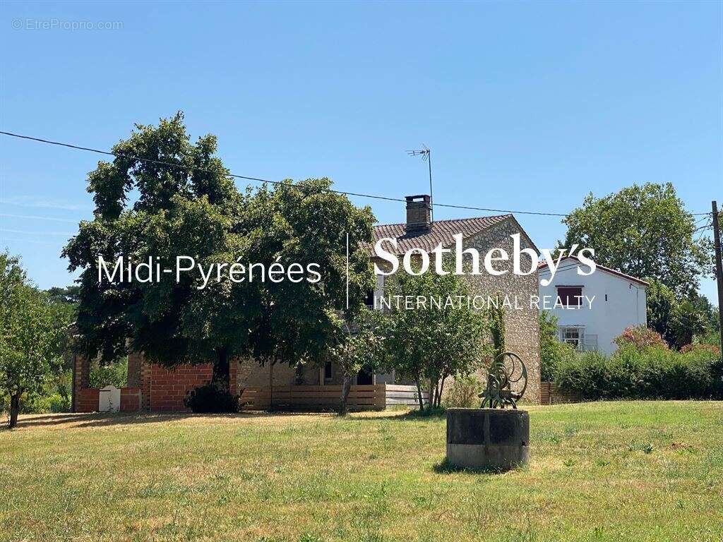 BRIATEXTE FERME à rénover avec dépendances - photo 3