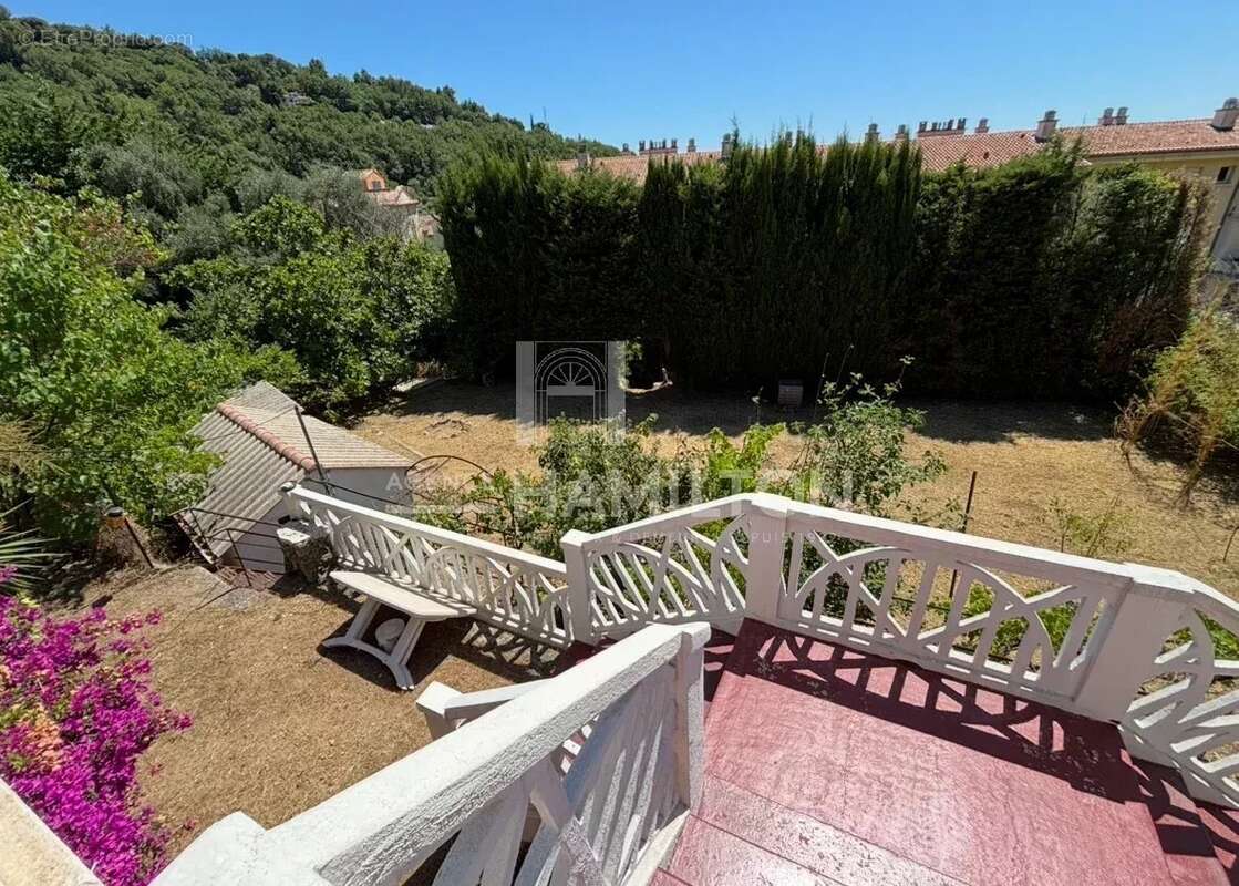 Maison à CHATEAUNEUF-GRASSE