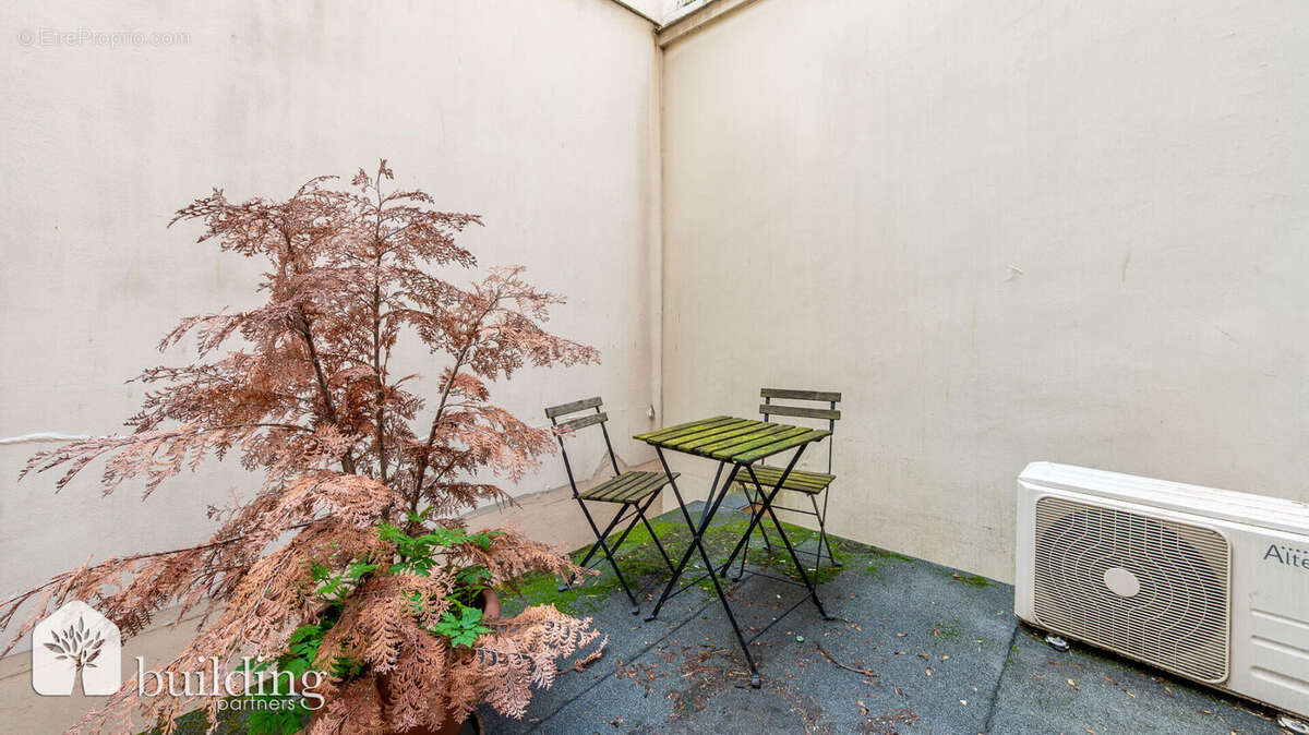 Arc de Triomphe Paris 17ème - Studio 29,40 m² avec 7,35 m² de terrasse - photo 9