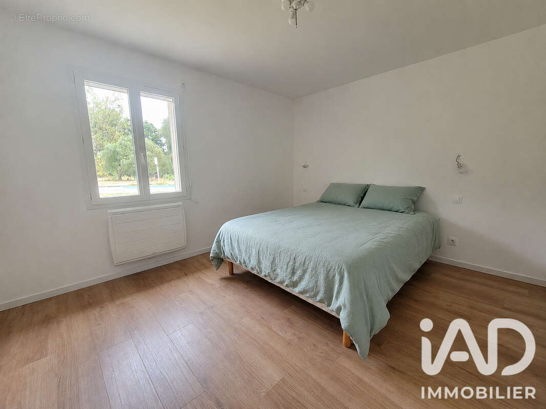 Maison 164 m² à Plasnes  - photo 8