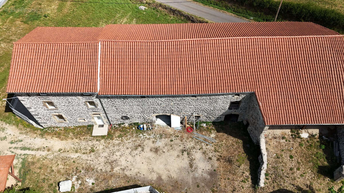 Magnifique corps de ferme rénové avec 5 chambres, dépendances et vue panoramique - photo 5