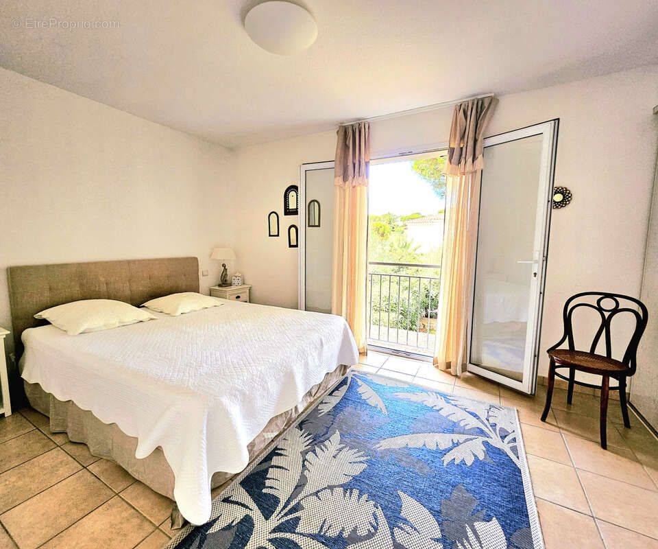 Maison à ROQUEBRUNE-SUR-ARGENS