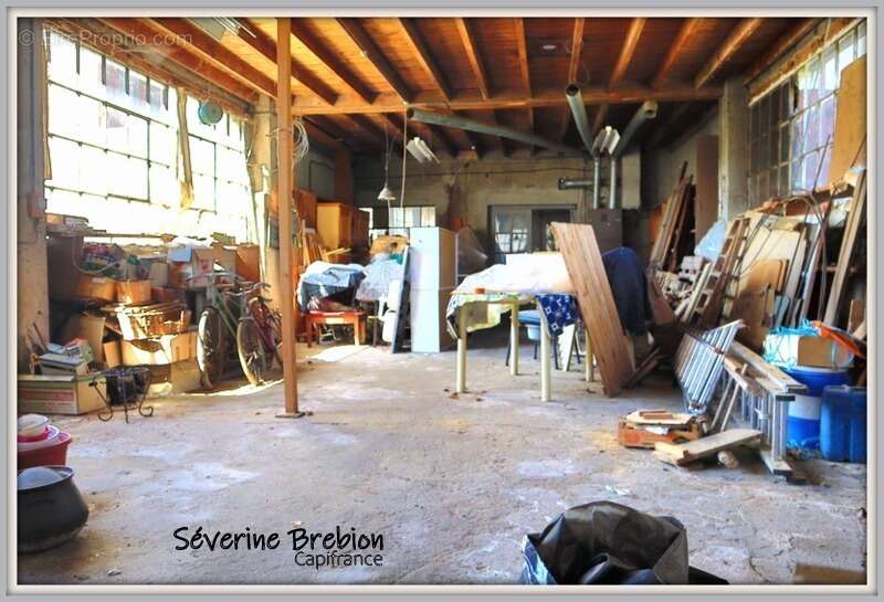 Ensemble immobilier avec une maison, 2 appartements loués, 2 garages, 3 ateliers à Chabreloche - photo 17