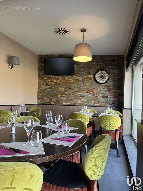 Photo 3 - Commerce à BRESLES