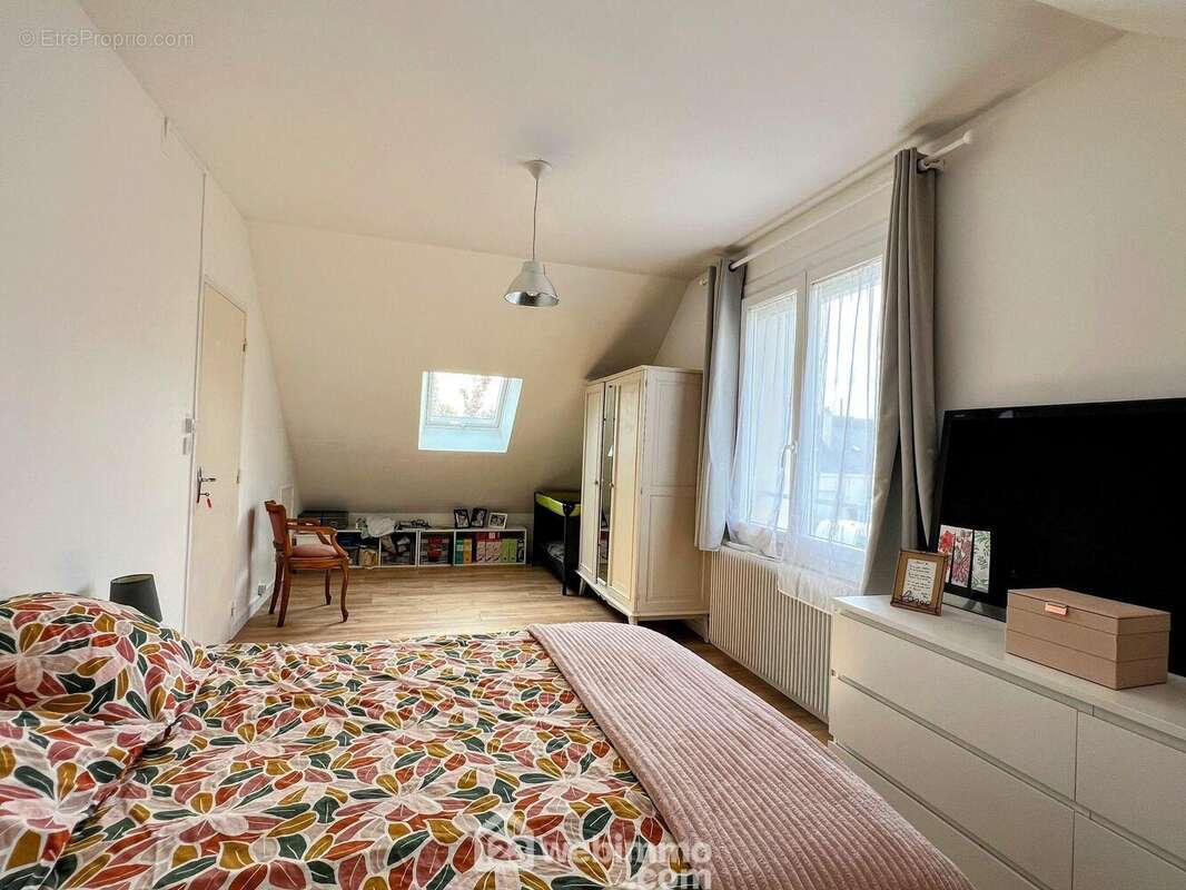 ... avec lumière traversante... - Maison à AVRILLE