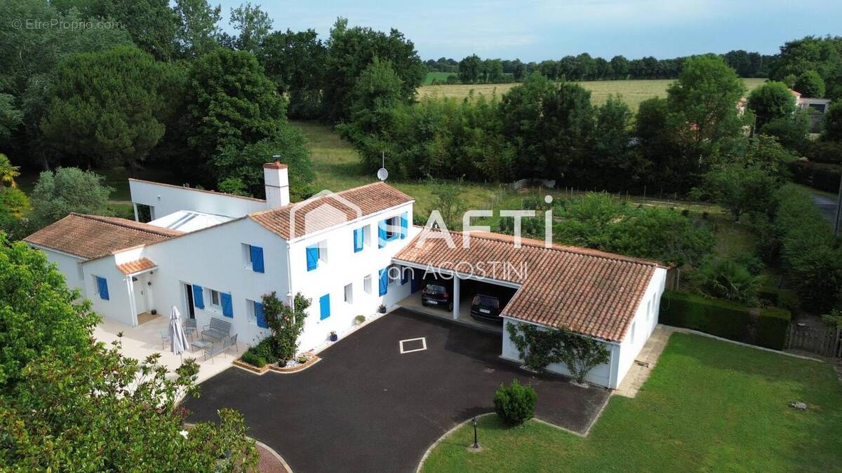 Photo 1 - Maison à BEAULIEU-SOUS-LA-ROCHE