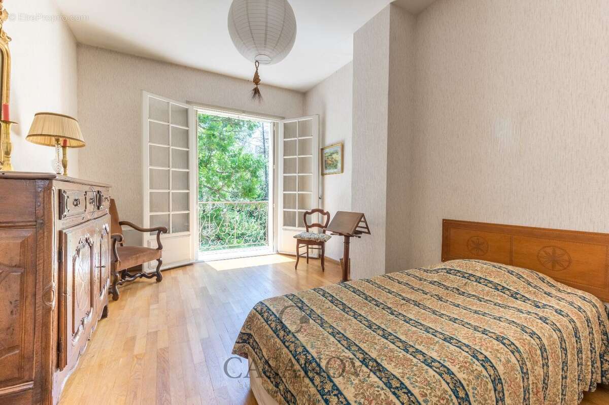 Maison familiale de plus de 270 m² avec parc arboré de 3 000 m² aux Arceaux à Montpellier - photo 24