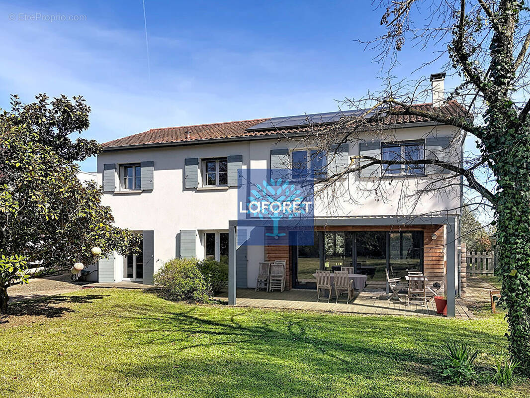 Maison à SAINT-GENIS-LAVAL