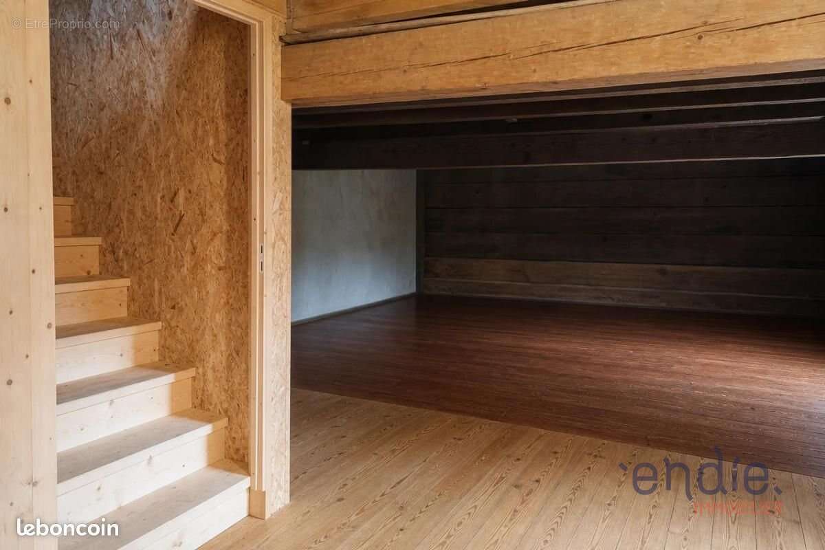 Immeuble de caractére avec local commercial et appartement avec fort potentiel - photo 8