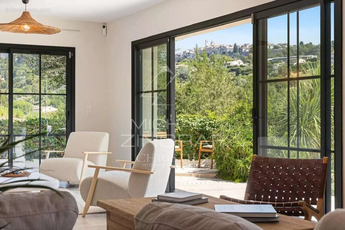 Vue panoramique sur le village de Saint Paul de Vence - photo 9