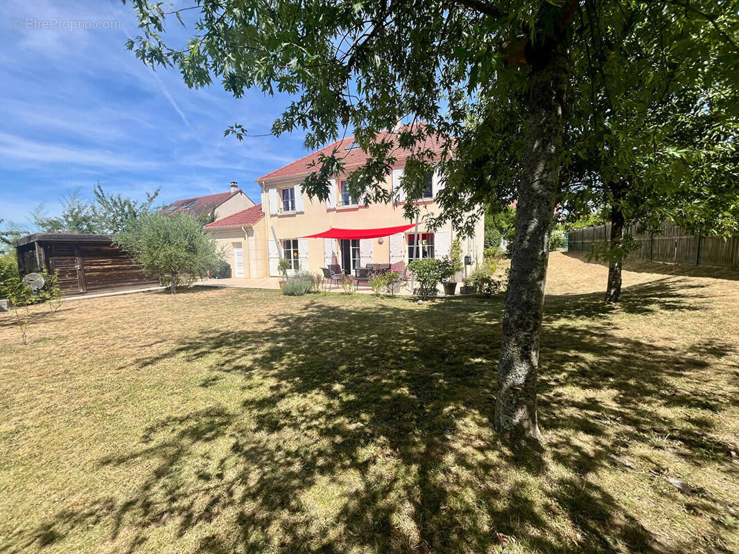 Maison à LES CLAYES-SOUS-BOIS