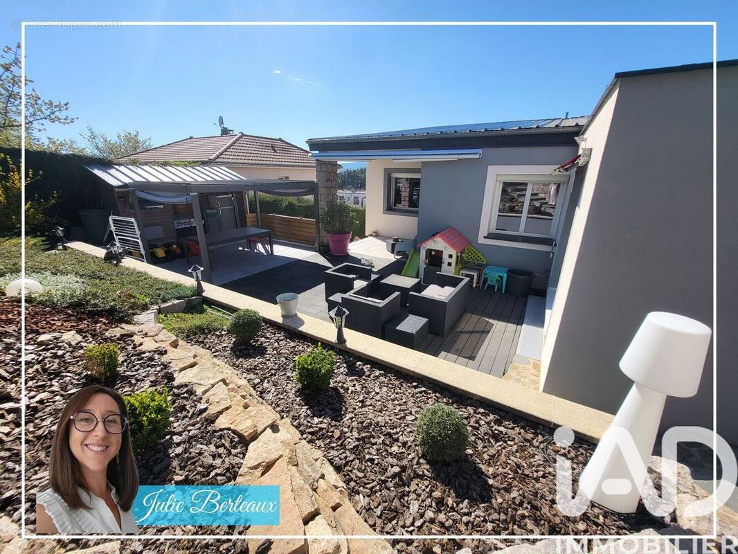 Photo 1 - Maison à SAINT-JUST-SAINT-RAMBERT