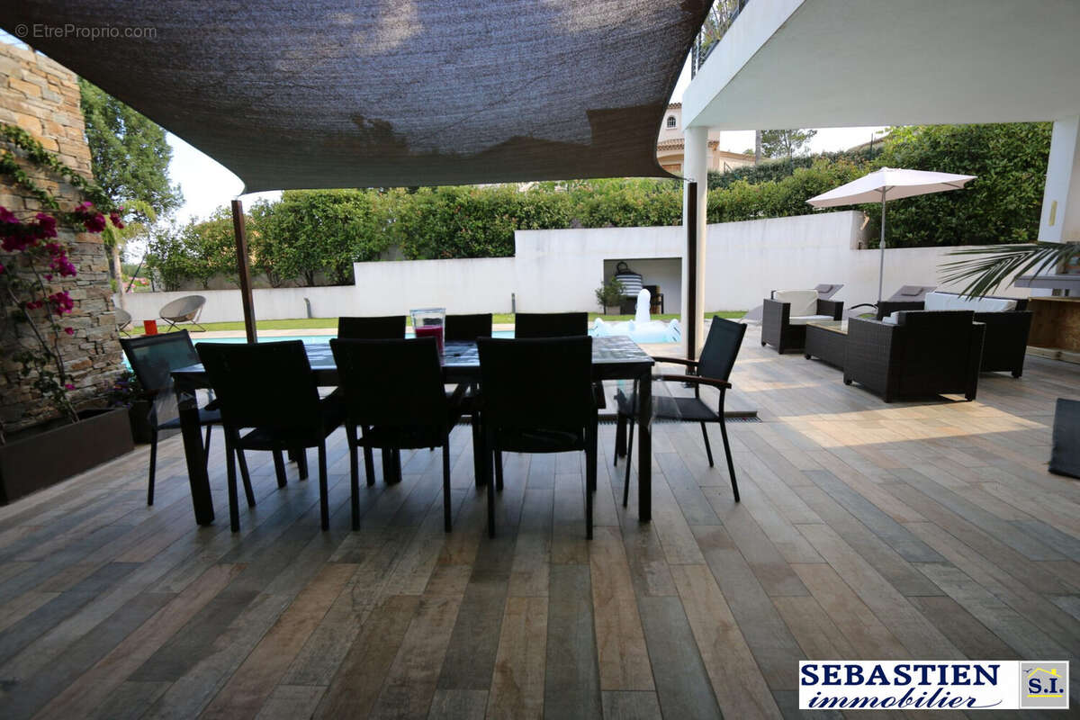 Terrasse coin cuisine d&#039;été - Maison à FREJUS