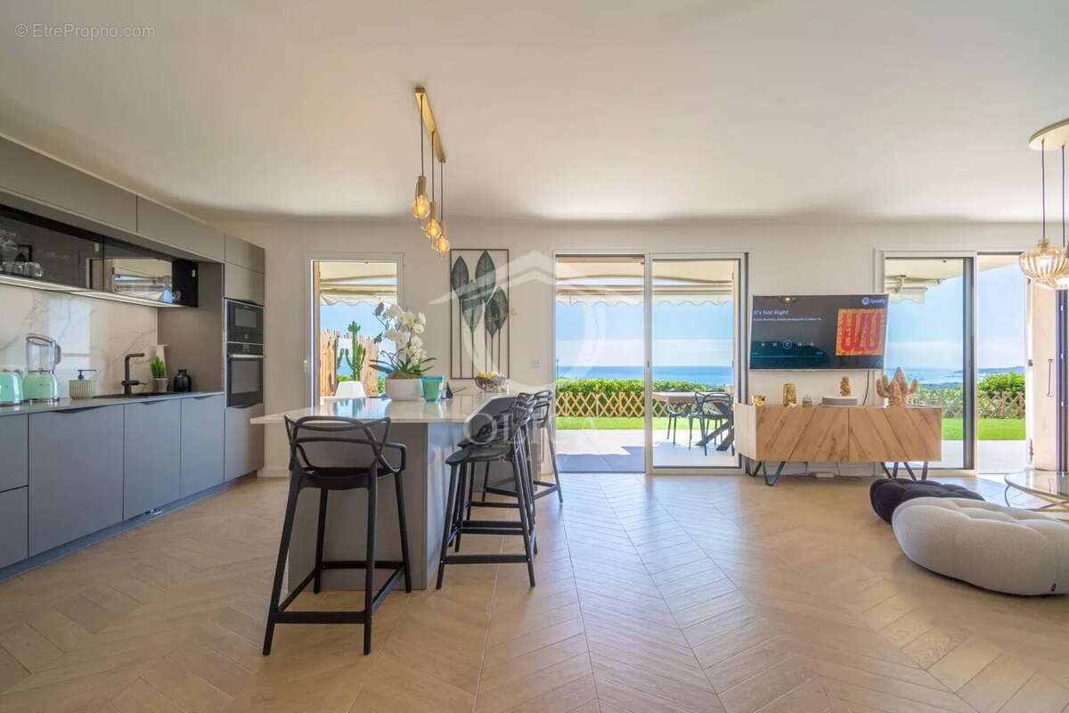 Appartement à VILLENEUVE-LOUBET