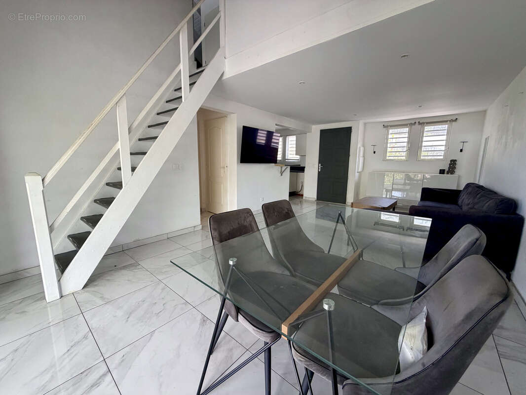 Hauteurs de la Baie Orientale — Maison T4 avec grande terrasse en résidence sécurisée - photo 5