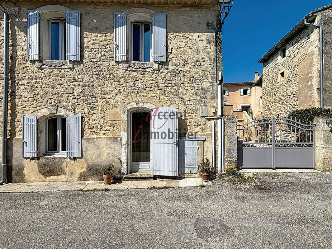 Maison à GORDES