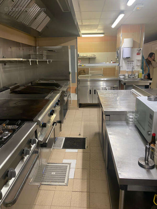 Commerce à ROQUEBRUNE-SUR-ARGENS