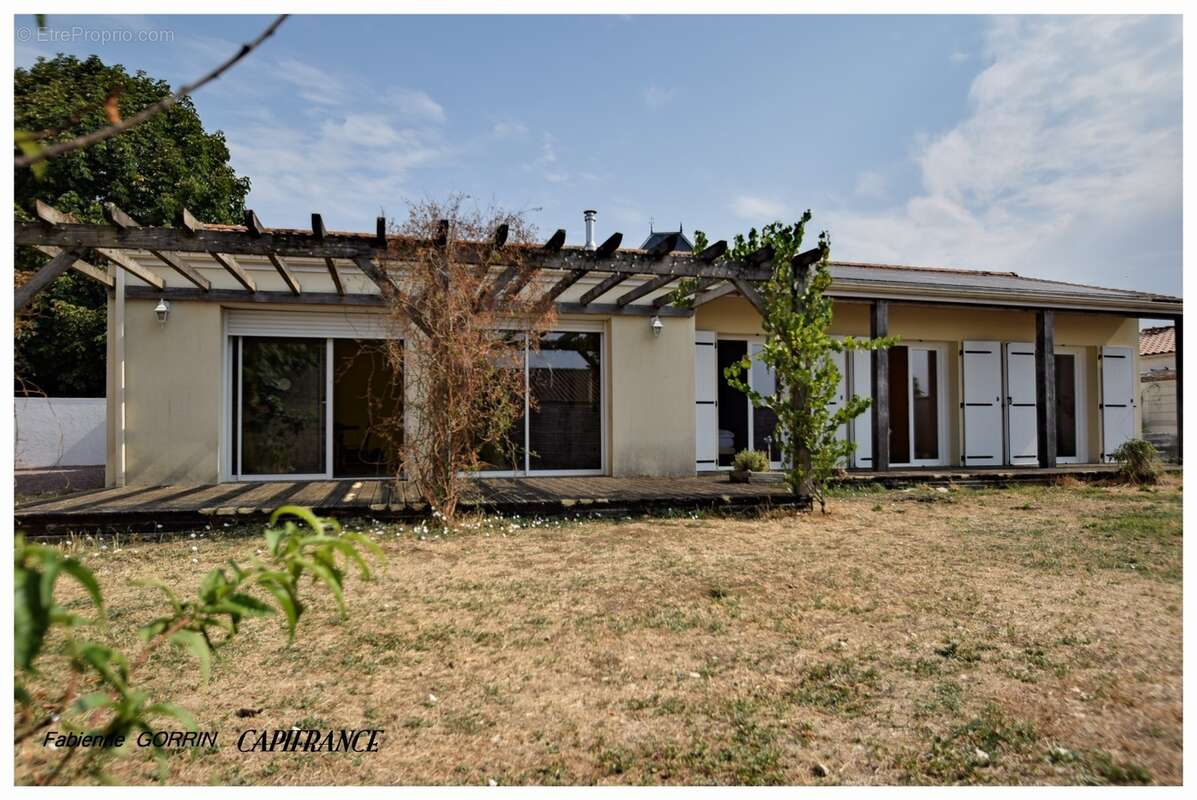 Maison à vendre 5 pièces  (17) Plain pied, trois chambres, terrain clos, panneaux photovoltaïques, Abris de jardin et abris à vé - photo 17