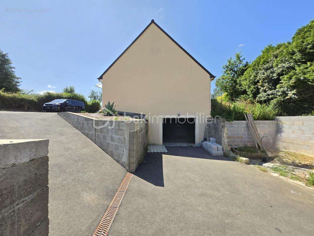 Maison à PLOUASNE