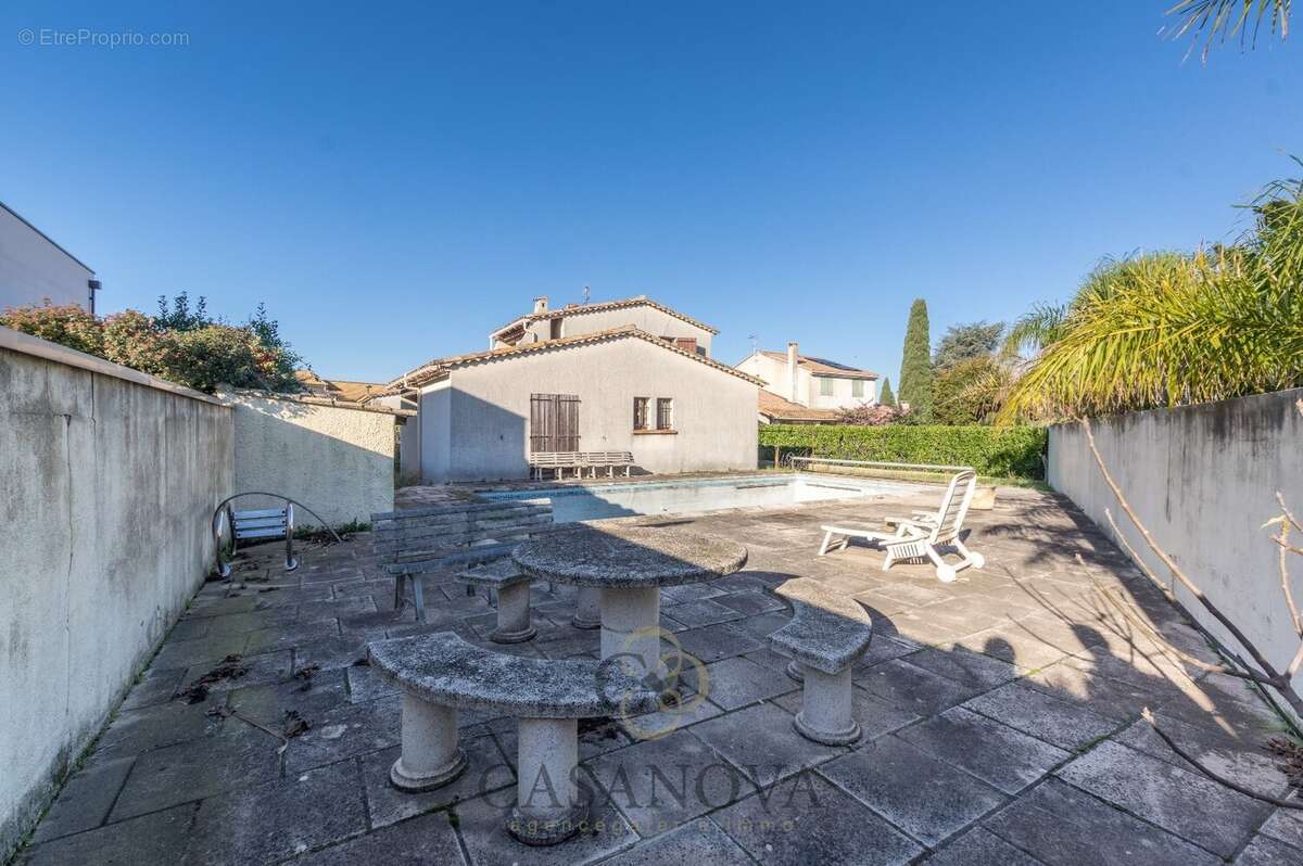 Maison à MAUGUIO