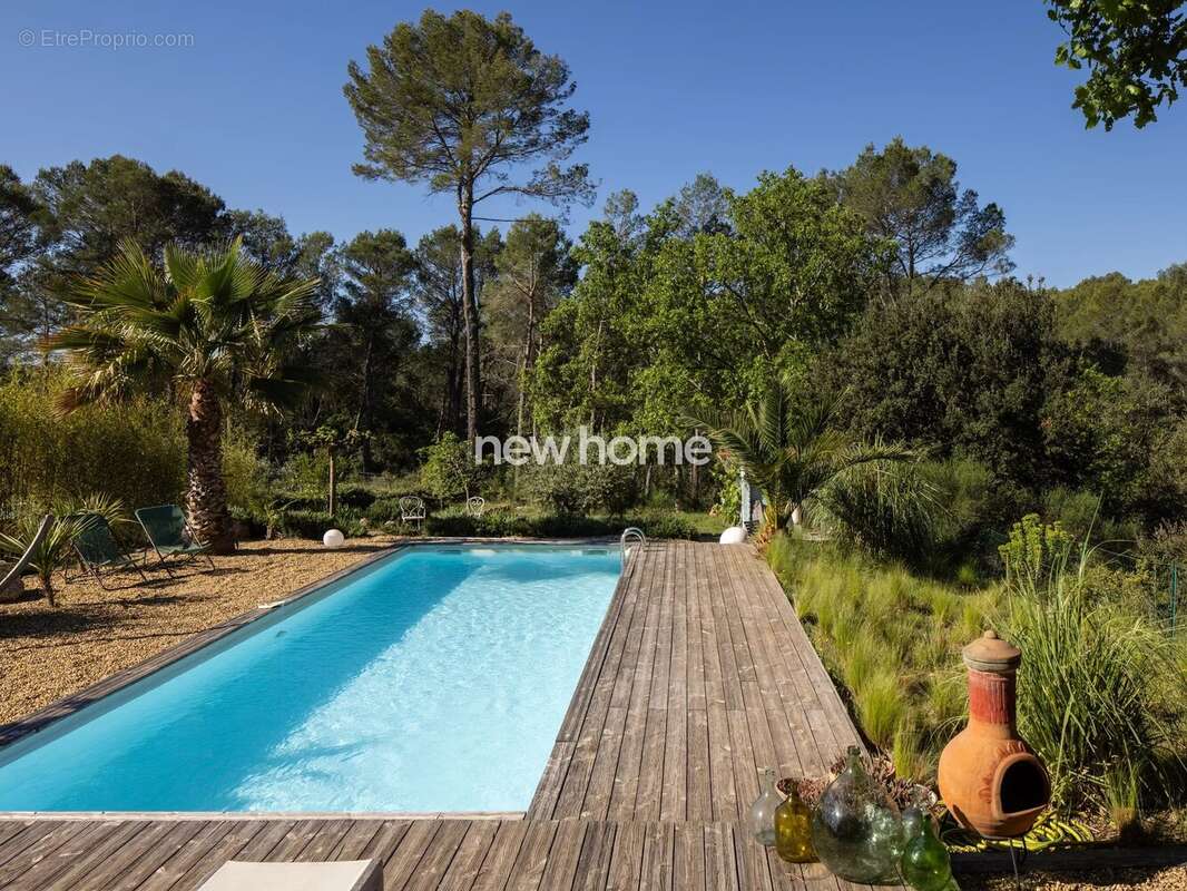 Villa joliment rénovée avec piscine dans un cadre verdoyant - photo 4