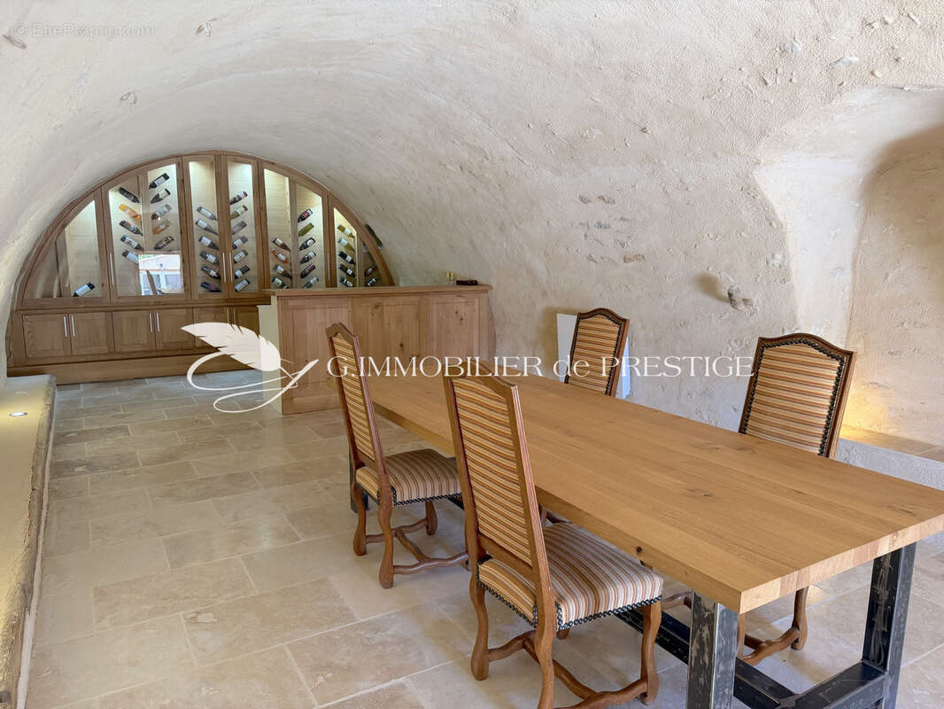 Une ancienne bergerie, trois habitations , 9 hectares de nature - photo 6