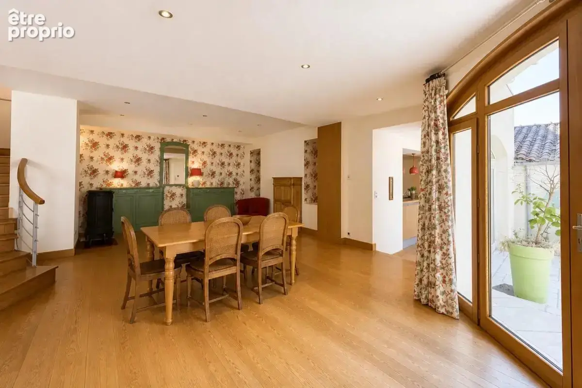 Maison de 10 pièces de 345.72 m² à Montravers - photo 7