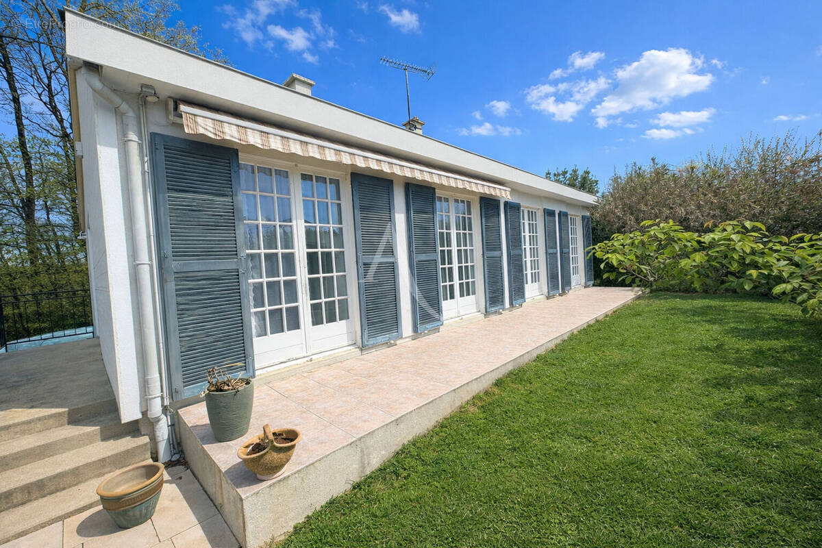 Maison à FONTAINE-LE-COMTE