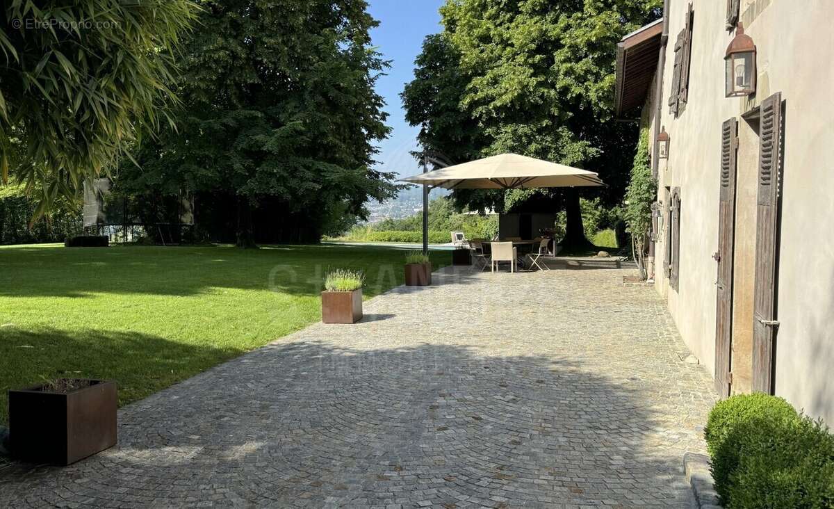 Maison à CHARNECLES