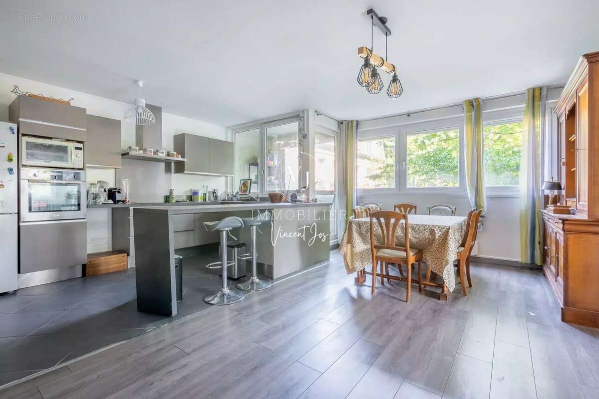 Appartement à CHARENTON-LE-PONT