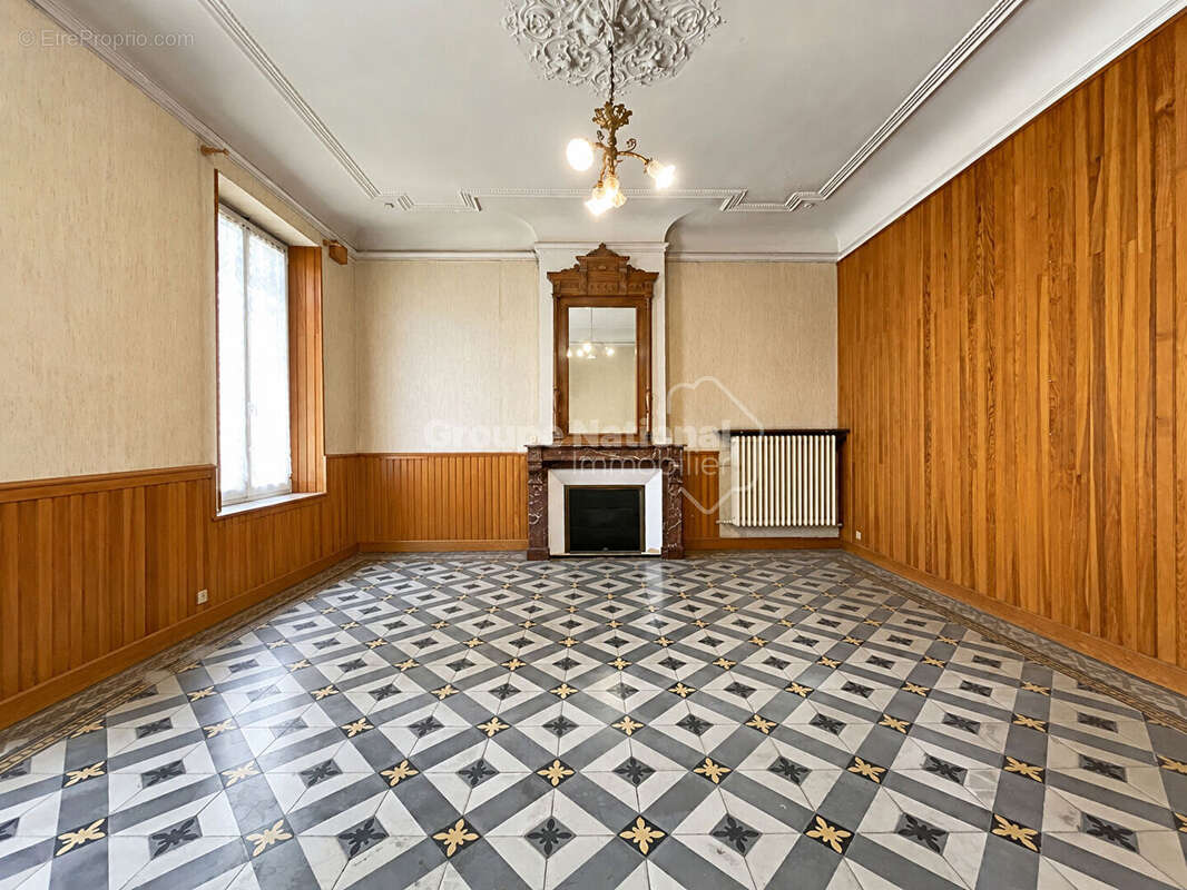 Maison de ville de caractère - Grand potentiel - Emplacement recherché - photo 4