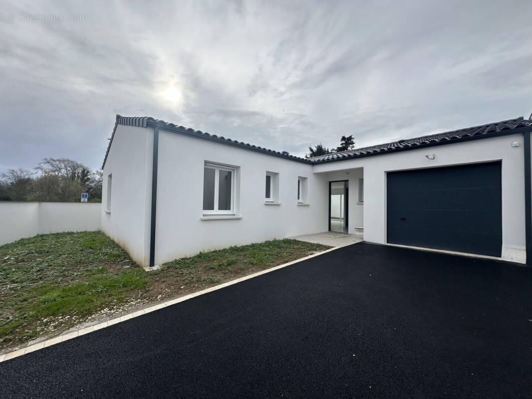 Maison à VAUX-SUR-MER