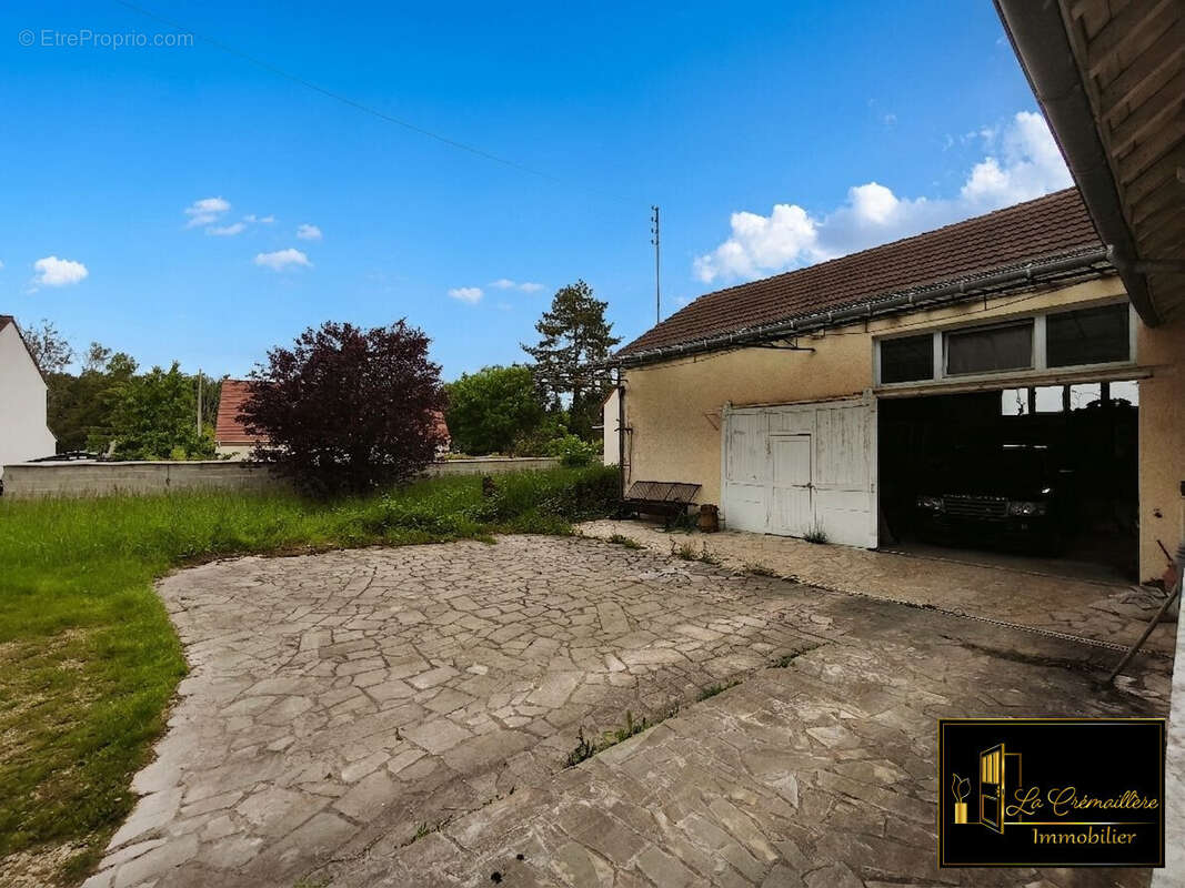 à rénover, potentiel, travaux - Maison à LES GRANGES-LE-ROI