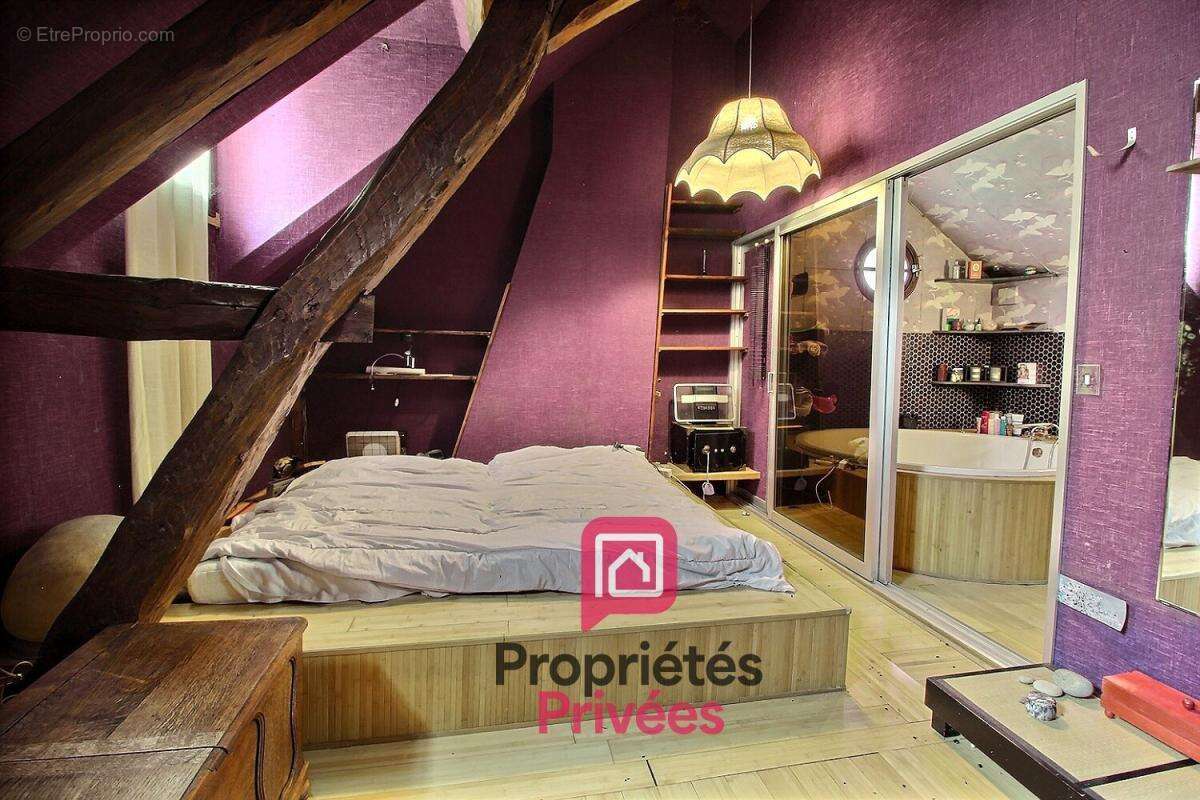 Vente authentique longere gatinaise de 170 m2 avec grange de 170 m2 aménagée, piscine interieure, dependances, terrain de plus d - photo 12