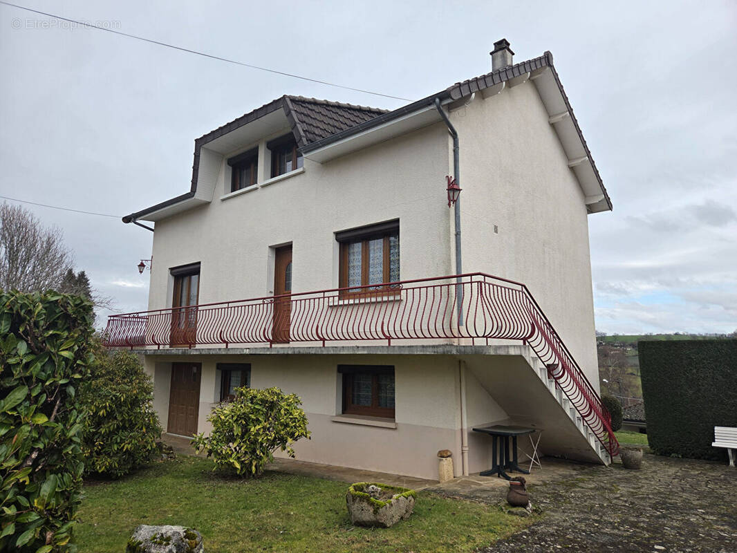 Maison à SAINT-LEONARD-DE-NOBLAT