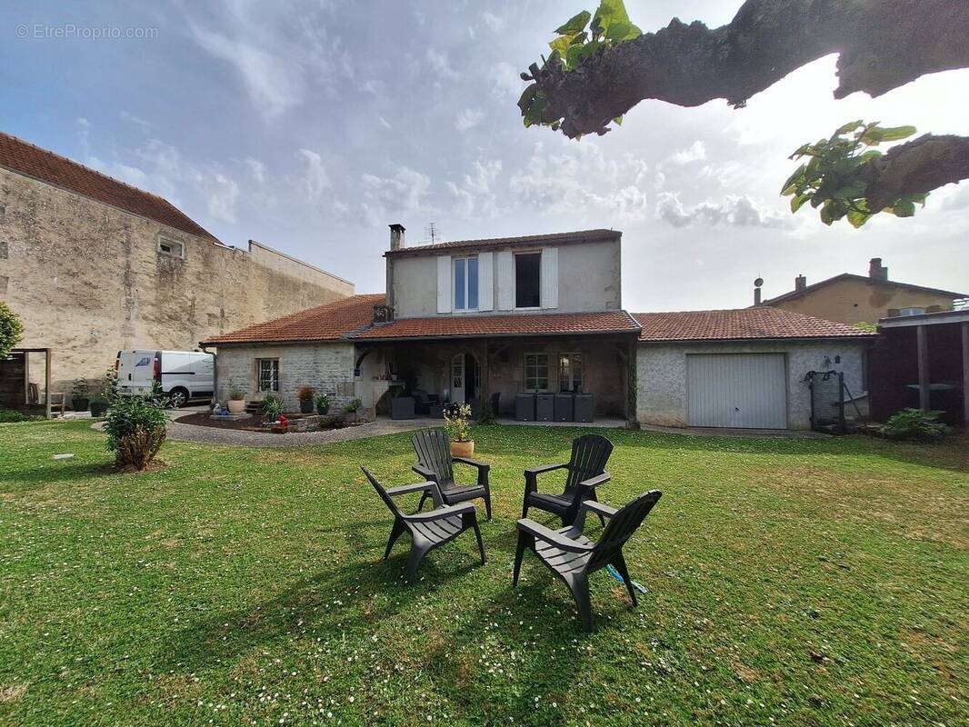 Maison à BURIE