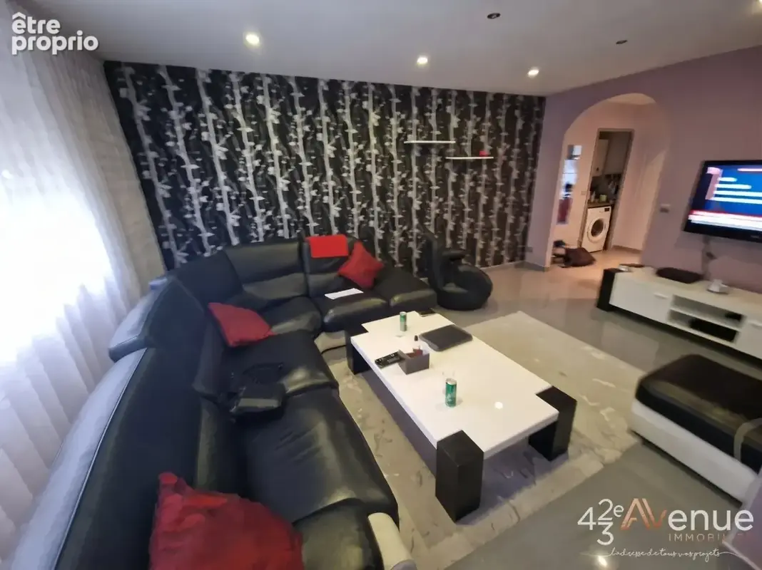 Appartement 4 pièces 92 m² à vendre à Saint-Etienne (42000) - photo 2