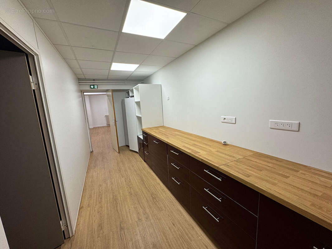 Commerce à SURESNES