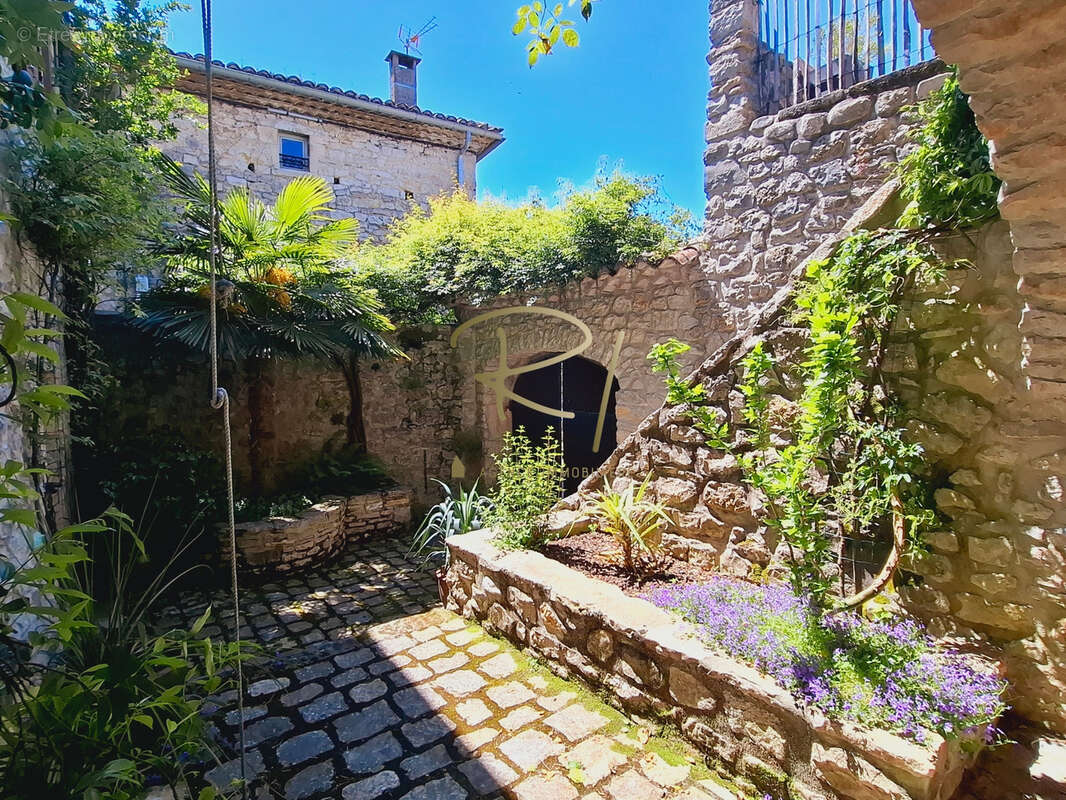 Maison à VALLON-PONT-D'ARC