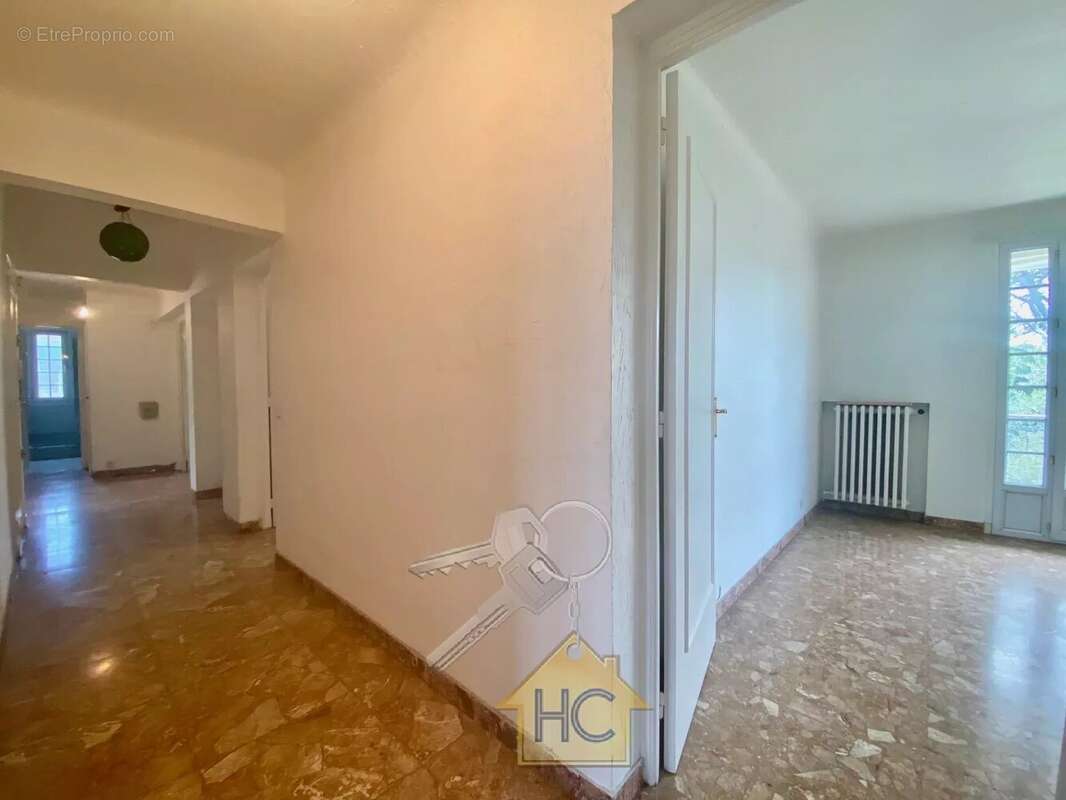 Appartement à MOUGINS