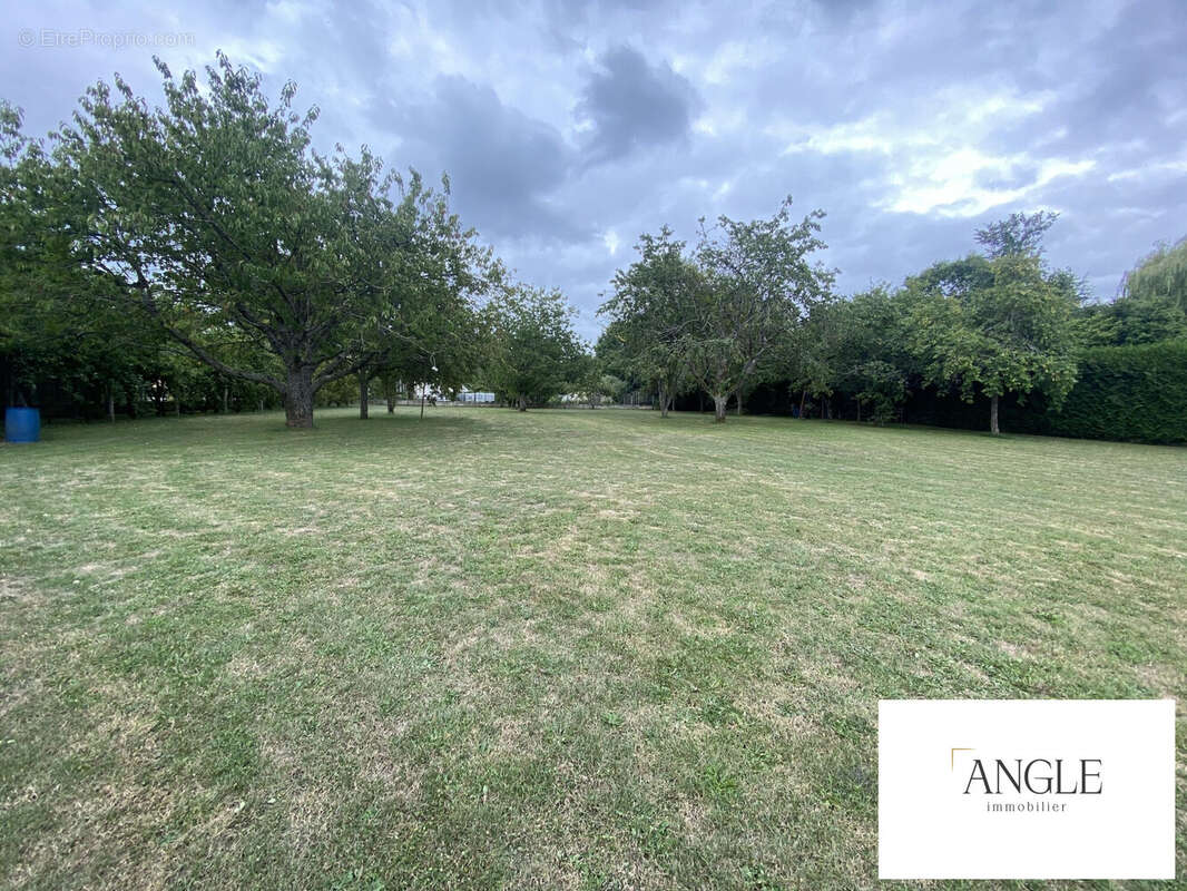 Maison à VILLAINES-LA-CARELLE