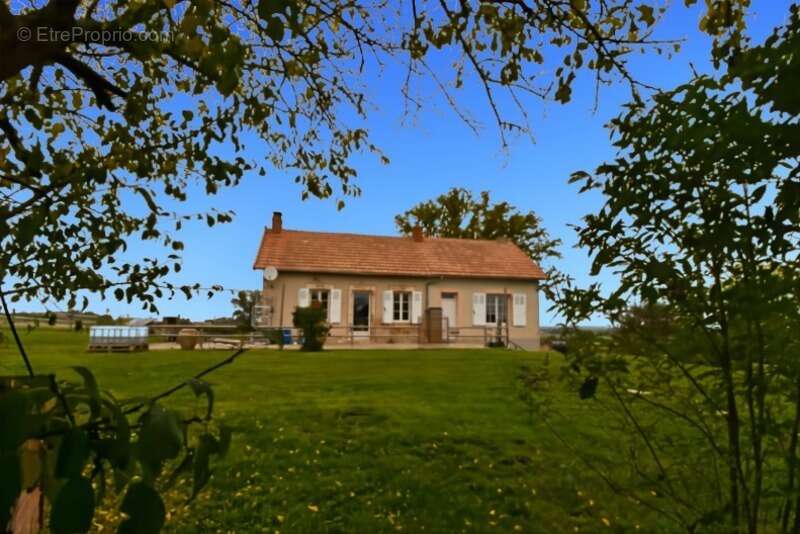 Maison à VALLON-EN-SULLY