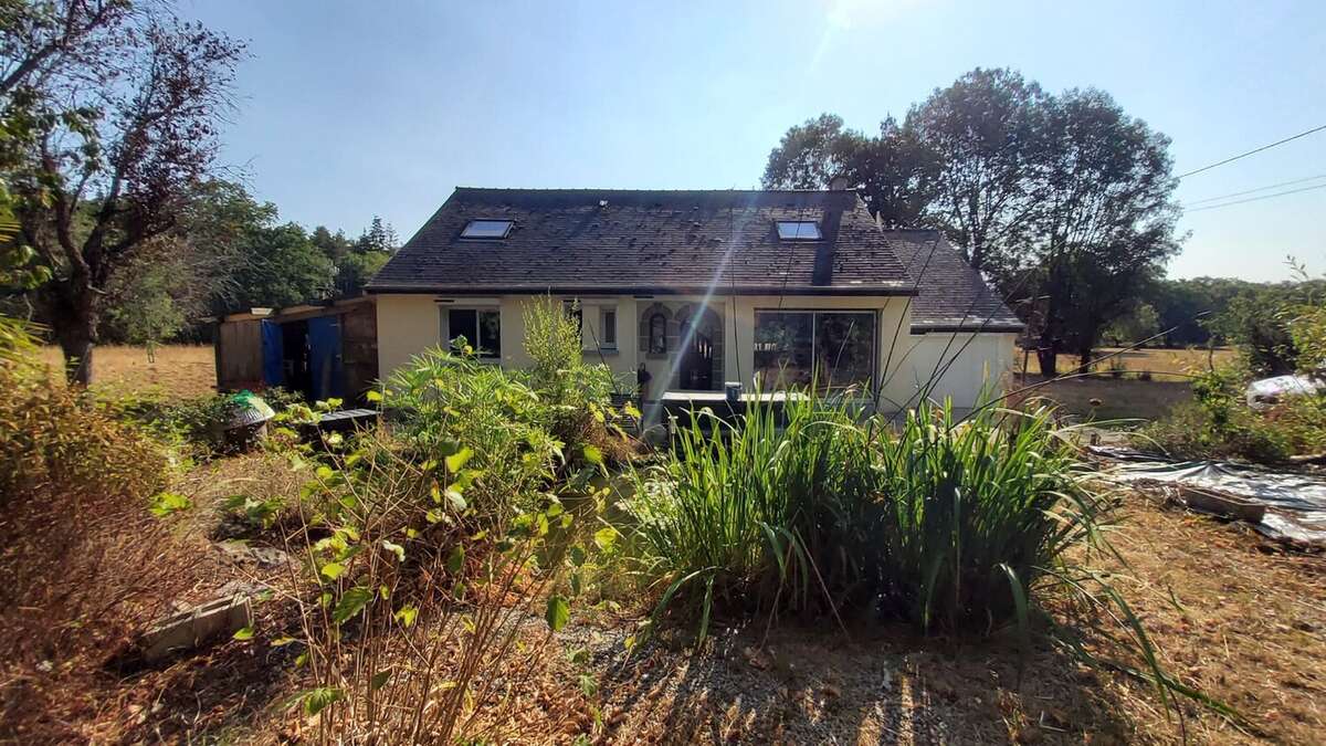 Maison individuelle de 120m² - 6 pièces - 4 chambres - 1 bureau - SAINT-SENOUX - photo 2