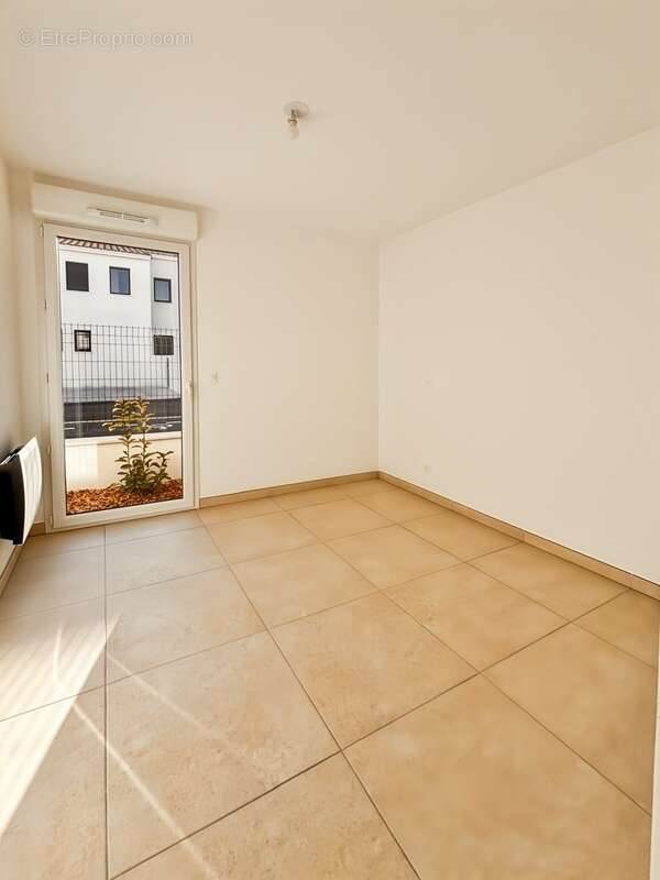 Appartement à VIC-LA-GARDIOLE
