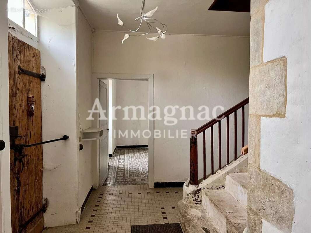 Maison en pierre avec dépendances à rénover - photo 6
