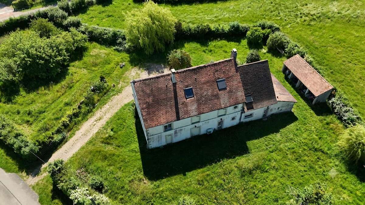 Maison 267 m² à Crux-La-Ville  - photo 4