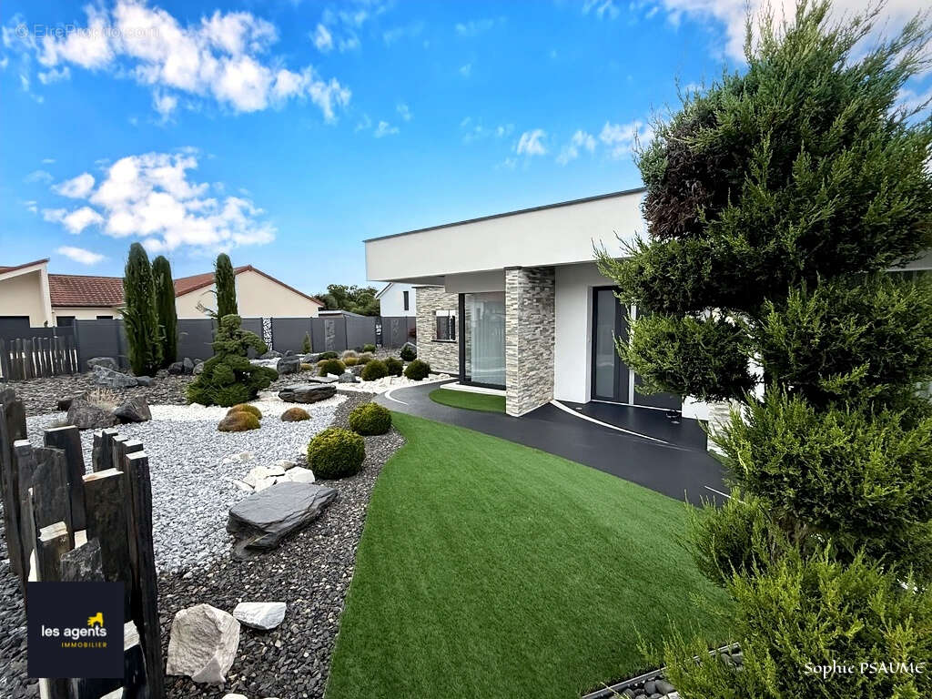 Maison à NEUFCHATEAU