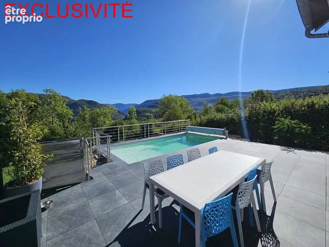 Lavans-lès-Saint-Claude : villa rénovée avec piscine et jolie vue dominante - photo 2