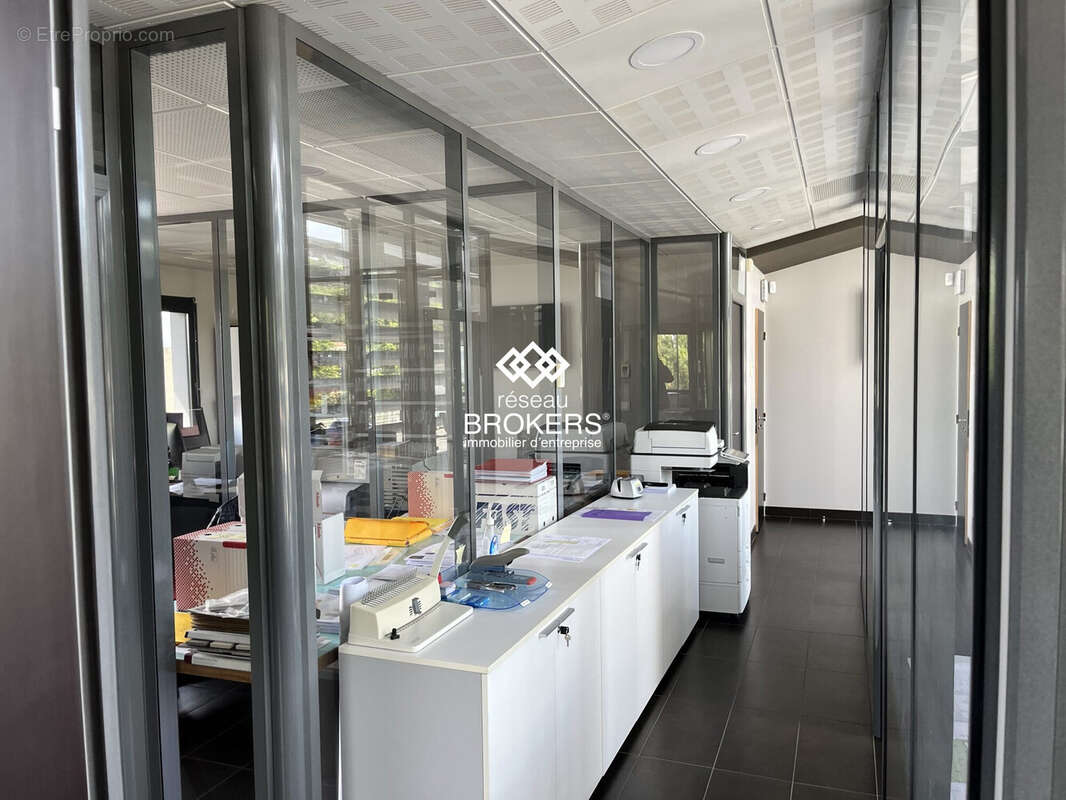 Commerce 156 m² à Brignais  - photo 4